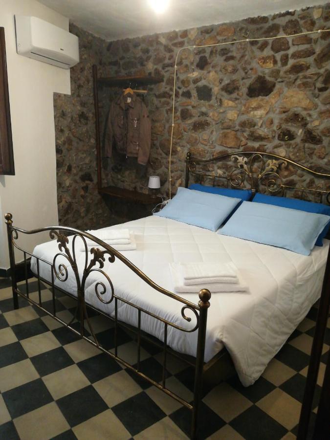 Bed and Breakfast Deiana Santu Lussurgiu Habitación foto